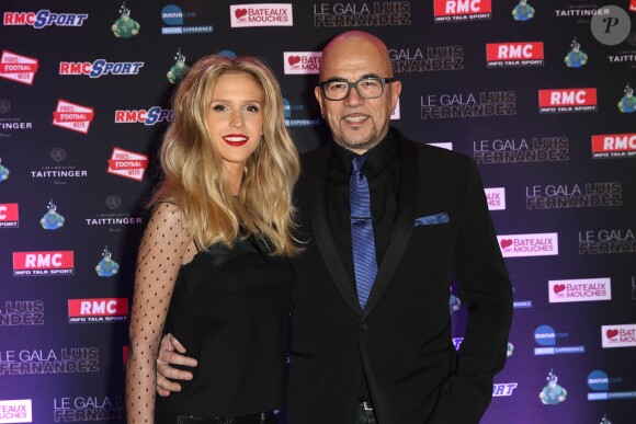 Pascal Obispo et sa femme Julie Hantson au gala organisé en l'honneur de Luis Fernandez sur les Bateaux Mouches à Paris le 17 mars 2016