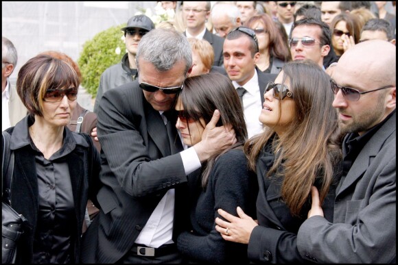 Les parents et la soeur de Grégory Lemarchal avec Karien ferri aux obsèques de Grégory, à Chambery, le 3 mai 2007