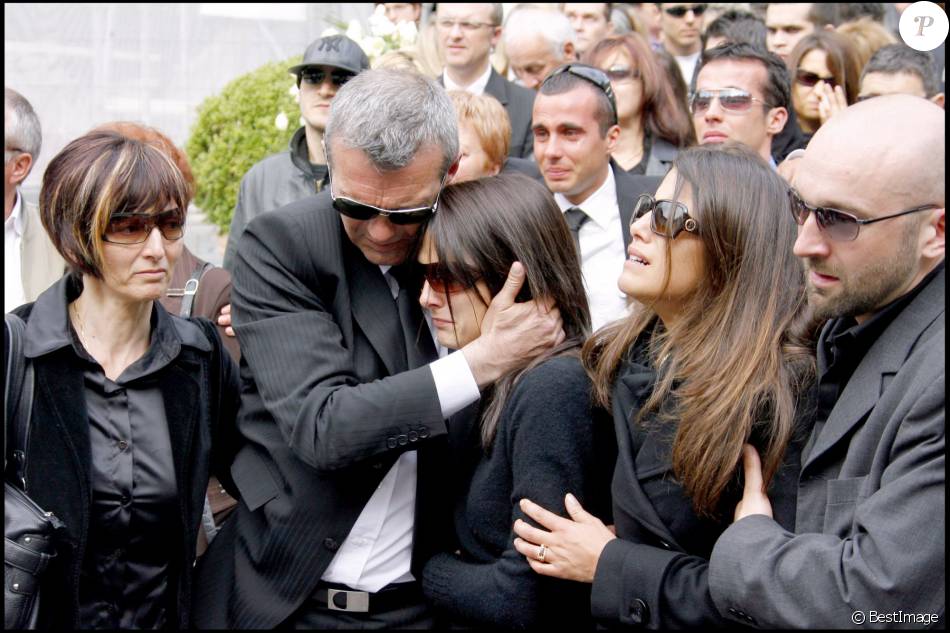 Les parents et la soeur de Grégory Lemarchal avec Karien ...