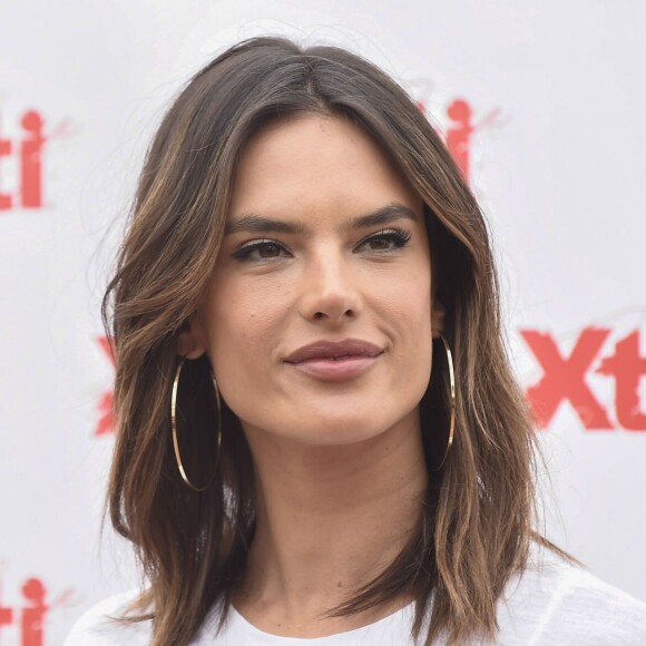 Alessandra Ambrosio au photocall de la marque de chaussures Xti à Madrid. Le 29 avril 2016