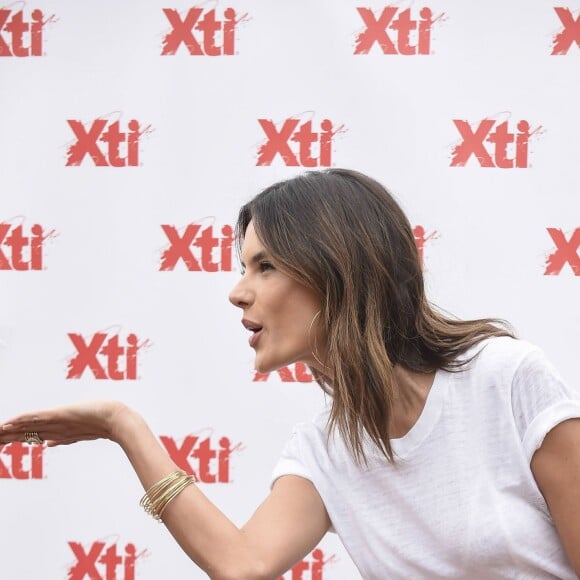 Alessandra Ambrosio au photocall de la marque de chaussures Xti à Madrid. Le 29 avril 2016
