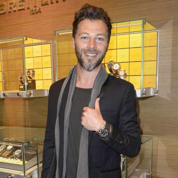 Christophe Maé au cocktail à l'occasion du lancement du modèle Breitling Cockpit B50 à Paris le 9 avril 2015