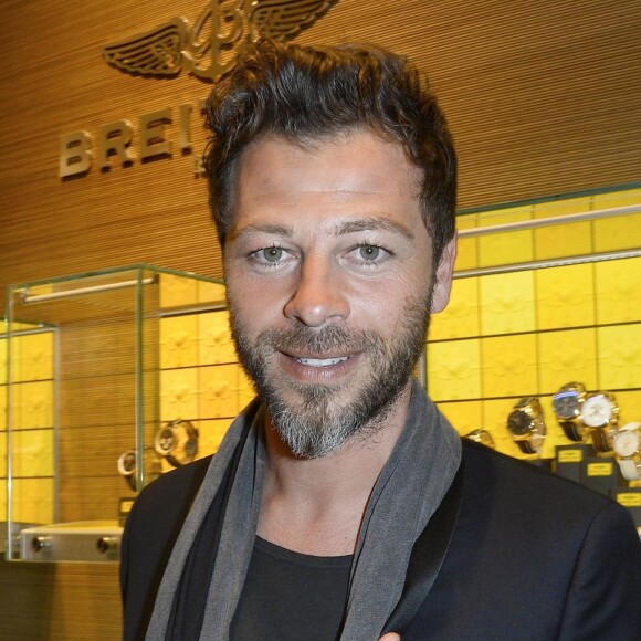 Christophe Maé au cocktail à l'occasion du lancement du modèle Breitling Cockpit B50 à Paris le 9 avril 2015