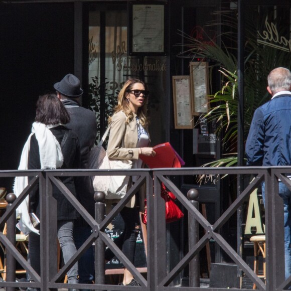 Exclusif - Nabilla Benattia arrive au restaurant/bar " Le Pigalle" à Paris, le 28 avril 2016.