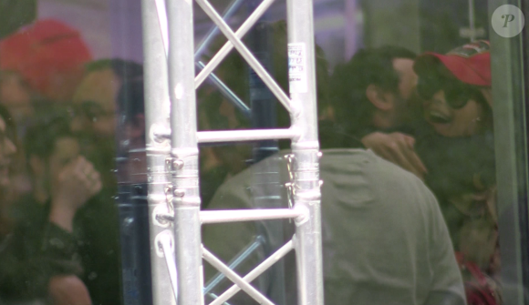 Nabilla retrouve Cyril Hanouna avant son passage dans "Touche pas à mon poste" sur D8, le 28 février.