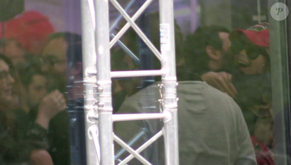 Nabilla retrouve Cyril Hanouna avant son passage dans "Touche pas à mon poste" sur D8, le 28 février.