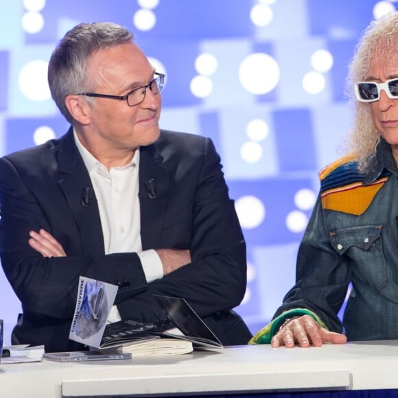 Exclusif - Michel Polnareff et Laurent Ruquier dans l'émission On n'est pas couché, sur France 2 le samedi 30 avril 2016 (tournage le jeudi 28 avril 2016), à Paris. © Cyril Moreau