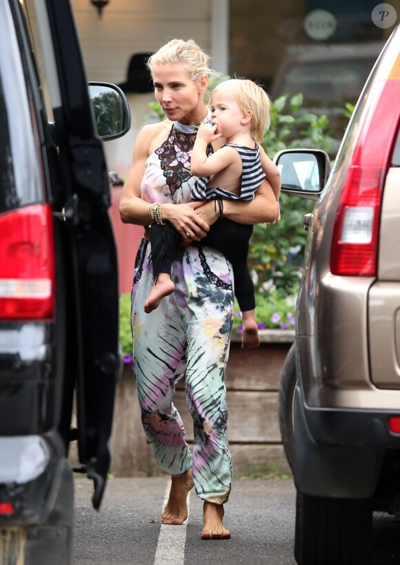 Elsa Pataky, son mari Chris Hemsworth et leurs jumeaux Tristan et Sasha sont allés prendre le petit déjeuner avec Miley Cyrus au Newrybar à Sydney en Australie, le 30 avril 2016