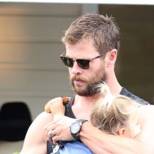 Elsa Pataky, son mari Chris Hemsworth et leurs jumeaux Tristan et Sasha sont allés prendre le petit déjeuner avec Miley Cyrus au Newrybar à Sydney en Australie, le 30 avril 2016