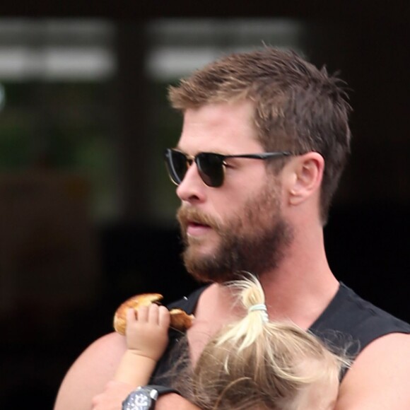 Elsa Pataky, son mari Chris Hemsworth et leurs jumeaux Tristan et Sasha sont allés prendre le petit déjeuner avec Miley Cyrus au Newrybar à Sydney en Australie, le 30 avril 2016