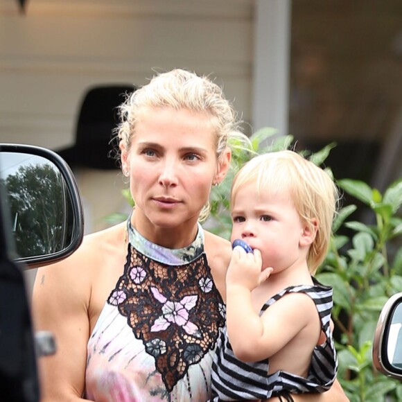 Elsa Pataky, son mari Chris Hemsworth et leurs jumeaux Tristan et Sasha sont allés prendre le petit déjeuner avec Miley Cyrus au Newrybar à Sydney en Australie, le 30 avril 2016