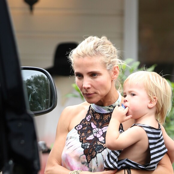 Elsa Pataky, son mari Chris Hemsworth et leurs jumeaux Tristan et Sasha sont allés prendre le petit déjeuner avec Miley Cyrus au Newrybar à Sydney en Australie, le 30 avril 2016