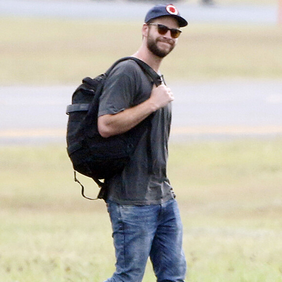 Liam Hemsworth et Miley Cyrus arrivent à l'aéroport de Brisbane en hélicoptère, le 2 mai 2016