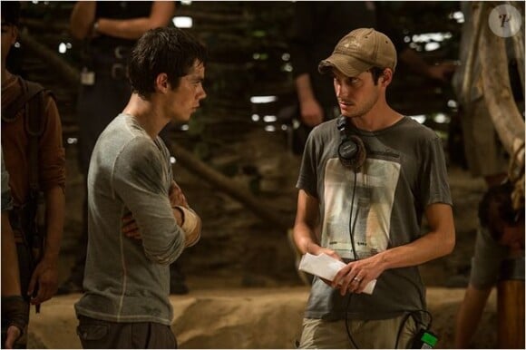 Dylan O'Brien dans Le Labyrinthe avec le réalisateur Wes Ball.