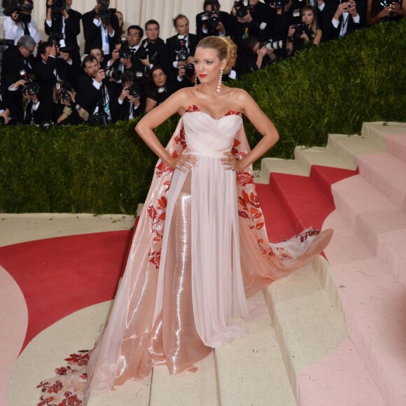 Blake Lively - Soirée Costume Institute Benefit Gala 2016 (Met Ball) sur le thème de "Manus x Machina" au Metropolitan Museum of Art à New York, le 2 mai 2016.