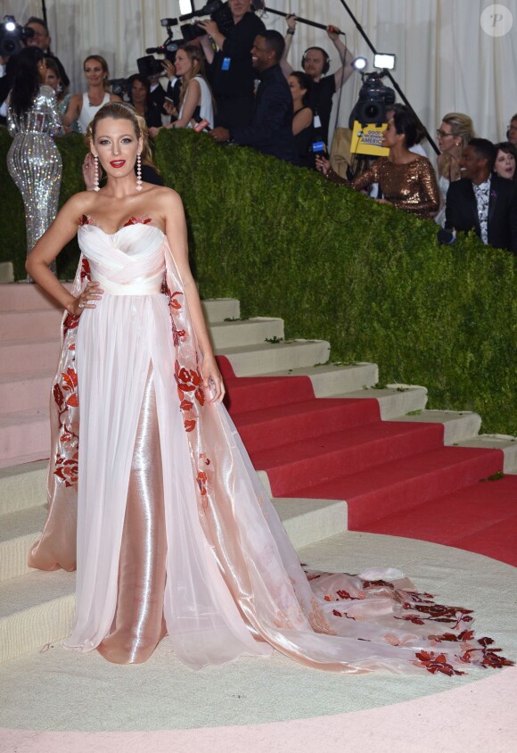 Blake Lively - Soirée Costume Institute Benefit Gala 2016 (Met Ball) sur le thème de "Manus x Machina" au Metropolitan Museum of Art à New York, le 2 mai 2016.