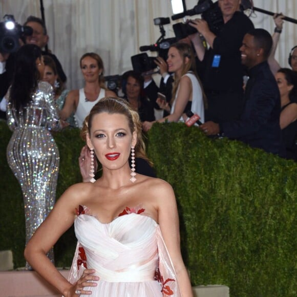 Blake Lively - Soirée Costume Institute Benefit Gala 2016 (Met Ball) sur le thème de "Manus x Machina" au Metropolitan Museum of Art à New York, le 2 mai 2016.