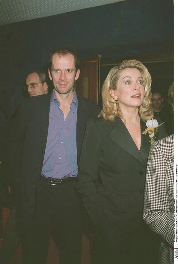 Christian Vadim et Catherine Deneuve à l'avant-première du film "8 Femmes" à Paris le 30 janvier 2002