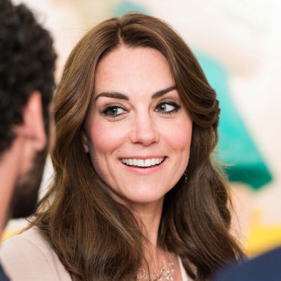 Kate Middleton visite l'exposition "Vogue 100: A Century of Style" au National Portrait Gallery à Londres le 4 mai 2016.