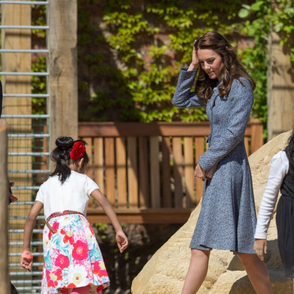 Kate Middleton inaugure le Magic Garden au palais Hampton Court à Londres. Le 4 mai 2016