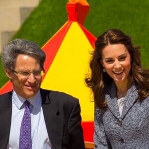 Kate Middleton inaugure le Magic Garden au palais Hampton Court à Londres. Le 4 mai 2016