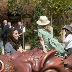 Kate Middleton inaugure le Magic Garden au palais Hampton Court à Londres. Le 4 mai 2016