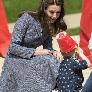 Kate Middleton inaugure le Magic Garden au palais Hampton Court à Londres. Le 4 mai 2016