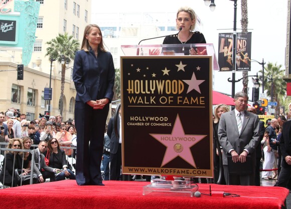 Jodie Foster, Kristen Stewart - Jodie Foster reçoit son étoile sur le Walk Of Fame à Hollywood, le 4 mai 2016 © Sammi/AdMedia