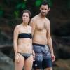 Kristen Wiig avec son nouveau compagnon, l'acteur Avi Rothman, lors de vacances romantiques à Hawaï le 4 mai 2016
