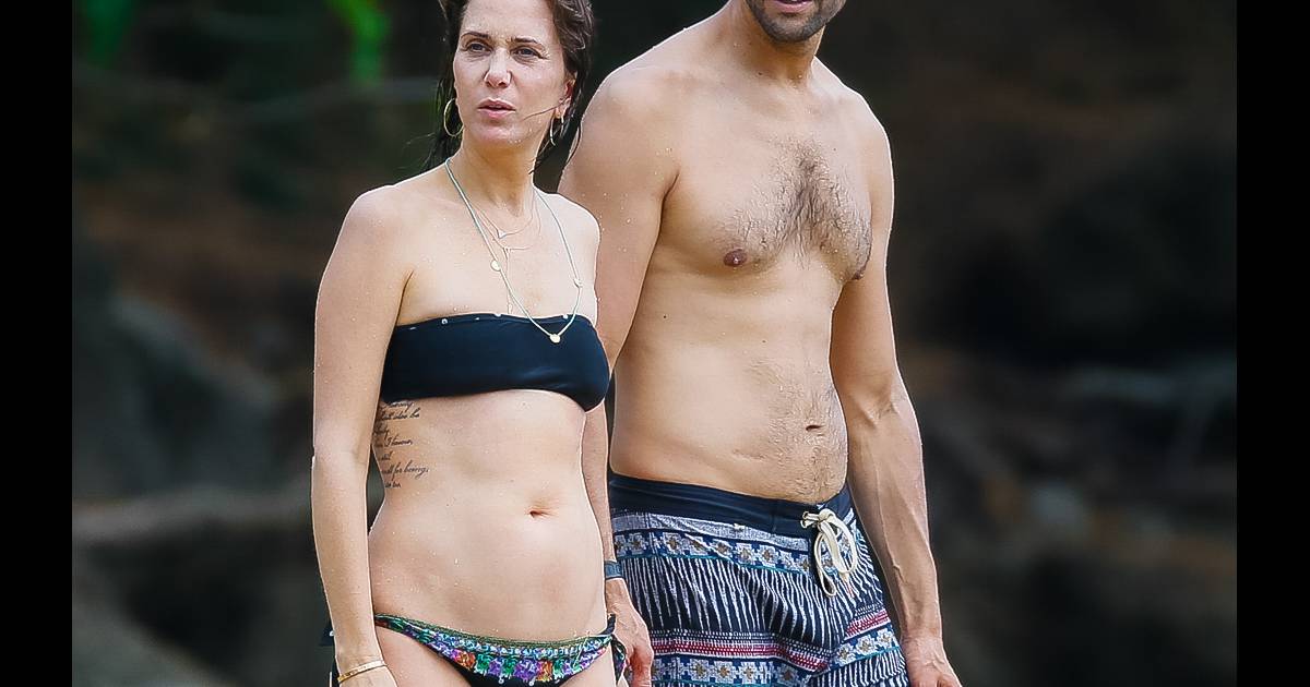 Kristen Wiig en bikini : Câlins complices à Hawaï avec son nouveau chéri.