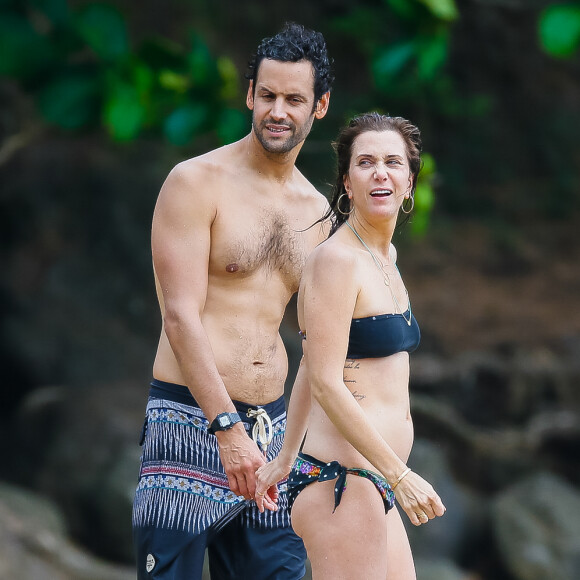Kristen Wiig avec son nouveau compagnon, l'acteur Avi Rothman, lors de vacances romantiques à Hawaï le 4 mai 2016