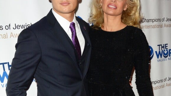 Pamela Anderson, radieuse au côté de son fils Brandon, beau gosse et poseur