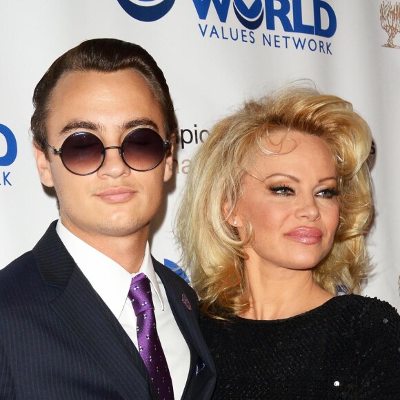 Brandon Thomas Lee et sa mère Pamela Anderson  à New York, le 5 mai 2016