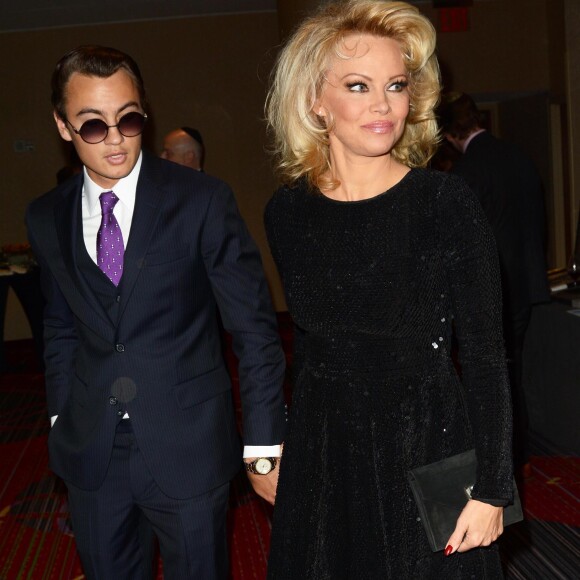 Brandon Thomas Lee et sa mère Pamela Anderson à la soirée du 4e Gala annuel Champions Of Jewish Values International Awards à New York, le 5 mai 2016