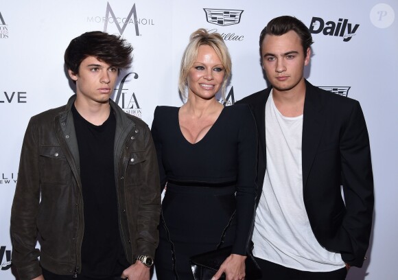 Pamela Anderson avec ses fils Dylan Lee et Brandon Lee - People à la soirée "The 2016 Fashion Los Angeles Awards" à l'hôtel Sunset Tower à West Hollywood. Le 20 mars 2016 © Lisa O'Connor / Zuma Press / Bestimage