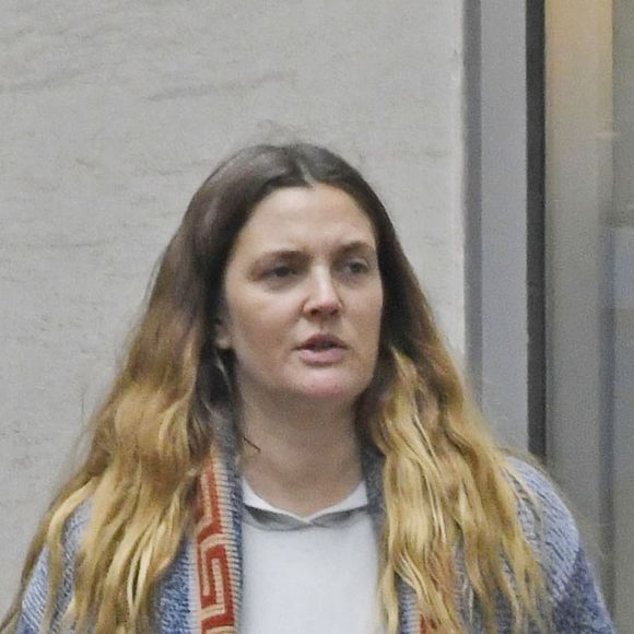 Exclusif - Drew Barrymore se promène avec ses enfants Olive et Frankie à New York le 7 mai 2016.