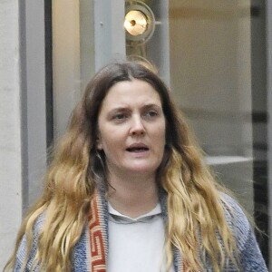 Exclusif - Drew Barrymore se promène avec ses enfants Olive et Frankie à New York le 7 mai 2016.