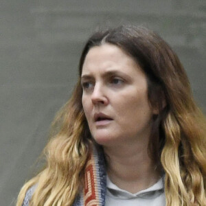 Exclusif - Drew Barrymore se promène avec ses enfants Olive et Frankie à New York le 7 mai 2016.
