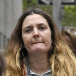 Exclusif - Drew Barrymore se promène avec ses enfants Olive et Frankie à New York le 7 mai 2016.