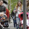 Exclusif - Drew Barrymore se promène avec ses enfants Olive et Frankie et leurs nounous-amies à New York le 7 mai 2016.
