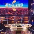 Julien Courbet sur le plateau de "Faut pas abuser" dans le premier prime sera diffusé le 10 mai sur D8.