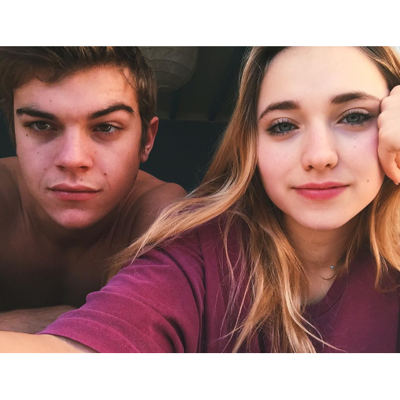 Chloé Jouannet, la fille d'Alexandra Lamy, s'affiche avec son amoureux Zacharie Chasseriaud. (photo postée le 21 décembre 2015)