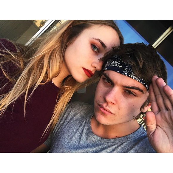 Chloé Jouannet, la fille d'Alexandra Lamy, s'affiche avec son amoureux Zacharie Chasseriaud. (photo postée le 25 janvier 2016)