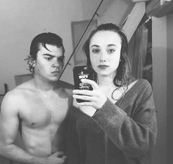 Chloé Jouannet, la fille d'Alexandra Lamy, s'affiche avec son amoureux Zacharie Chasseriaud. (photo postée le 31 mars 2016)