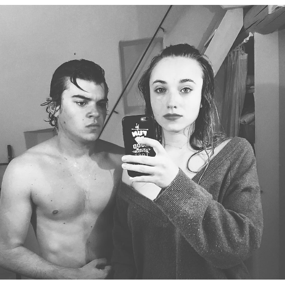 Chloé Jouannet, la fille d'Alexandra Lamy, s'affiche avec son amoureux Zacharie Chasseriaud. (photo postée le 31 mars 2016)