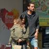 Kourtney Kardashian quitte l'atelier de peinture pour enfants Color Me Mine avec son ex-compagnon Scott Disick et leur fille Penelope. Calabasas, le 9 mai 2016.
