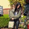Kourtney Kardashian quitte l'atelier de peinture pour enfants Color Me Mine avec son ex-compagnon Scott Disick et leur fille Penelope. Calabasas, le 9 mai 2016.