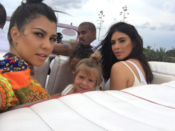 Kourtney, Kim Kardashian, Kanye West et leurs filles Penelope et North à La Havane. Avril 2016.
