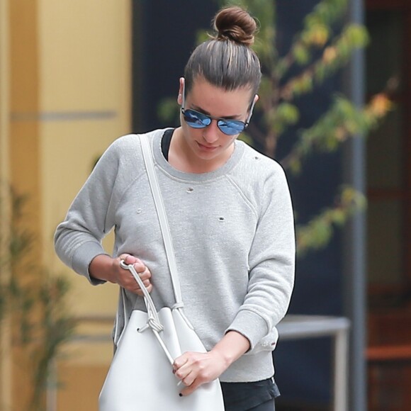 Exclusif - Lea Michele sort du magasin " Le Pain Quotidien " à Brentwood Los Angeles, le 07 mai 2016