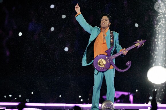 Prince sur scène pour le Super Bowl XLI à Miami, le 4 février 2007